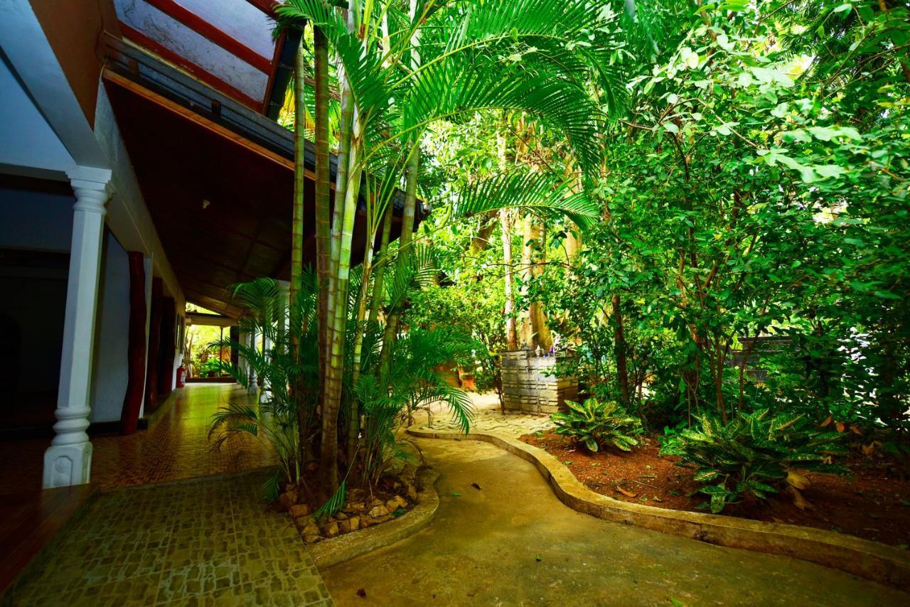 Ariya Rest & Ayurveda Spa Полоннарува Экстерьер фото