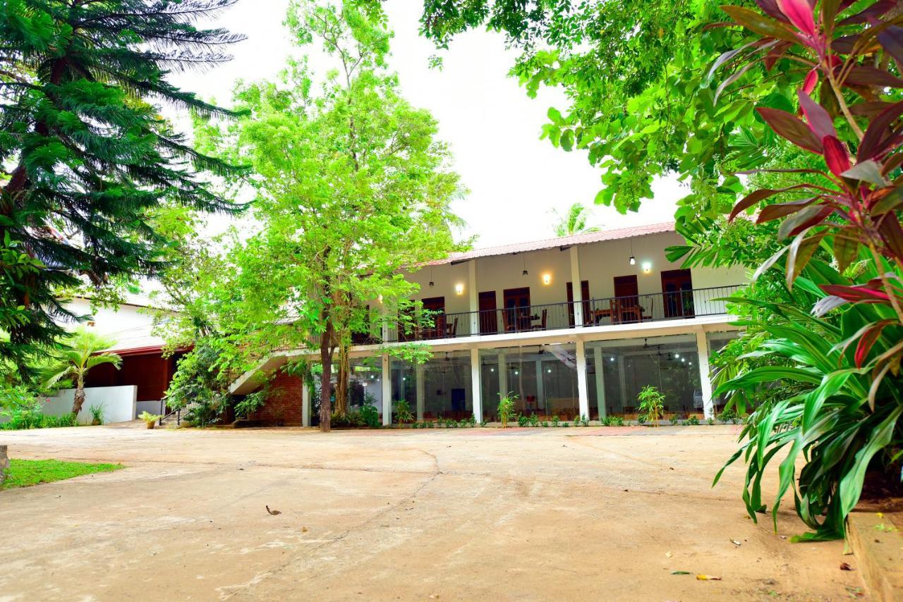 Ariya Rest & Ayurveda Spa Полоннарува Экстерьер фото